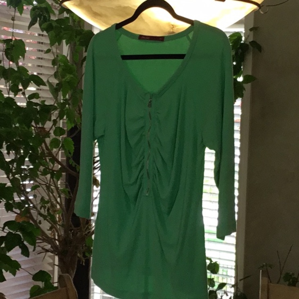 $8.00 ***GREEN GREEN they say! Zipper front! XL, EUC BEAUTIFUL